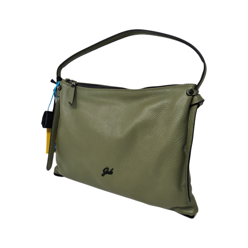 Das Modell FILIPPA M G011381T2 X3007 von Gabs ist eine Damen-Schultertasche aus der Linie Winchester Bull Black.