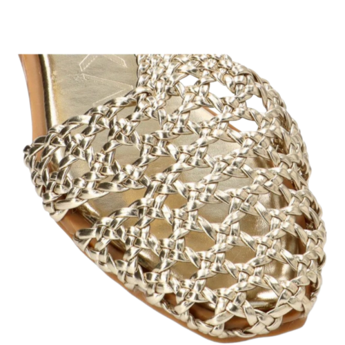 Refinamiento dorado y estilo artesanal: la bailarina trenzada Mykkina 10132 de ETIKA en oro