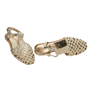 Refinamiento dorado y estilo artesanal: la bailarina trenzada Mykkina 10132 de ETIKA en oro