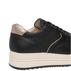 Scarpe sneakers NeroGiardini in pelle da donna I617340D