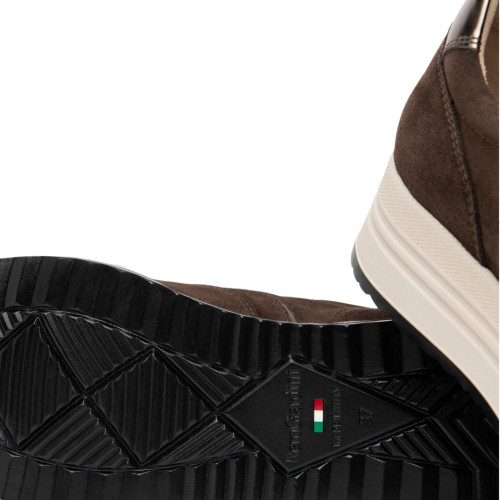 Scarpe sneakers NeroGiardini da donna in scamosciato I617341D
