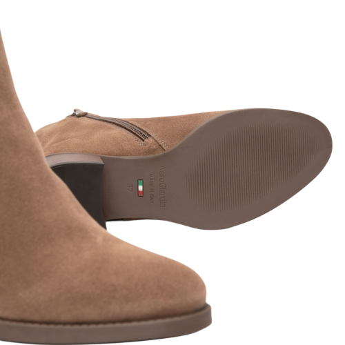NeroGiardini Women's Suede Chelsea Ankle Boots I617216D
